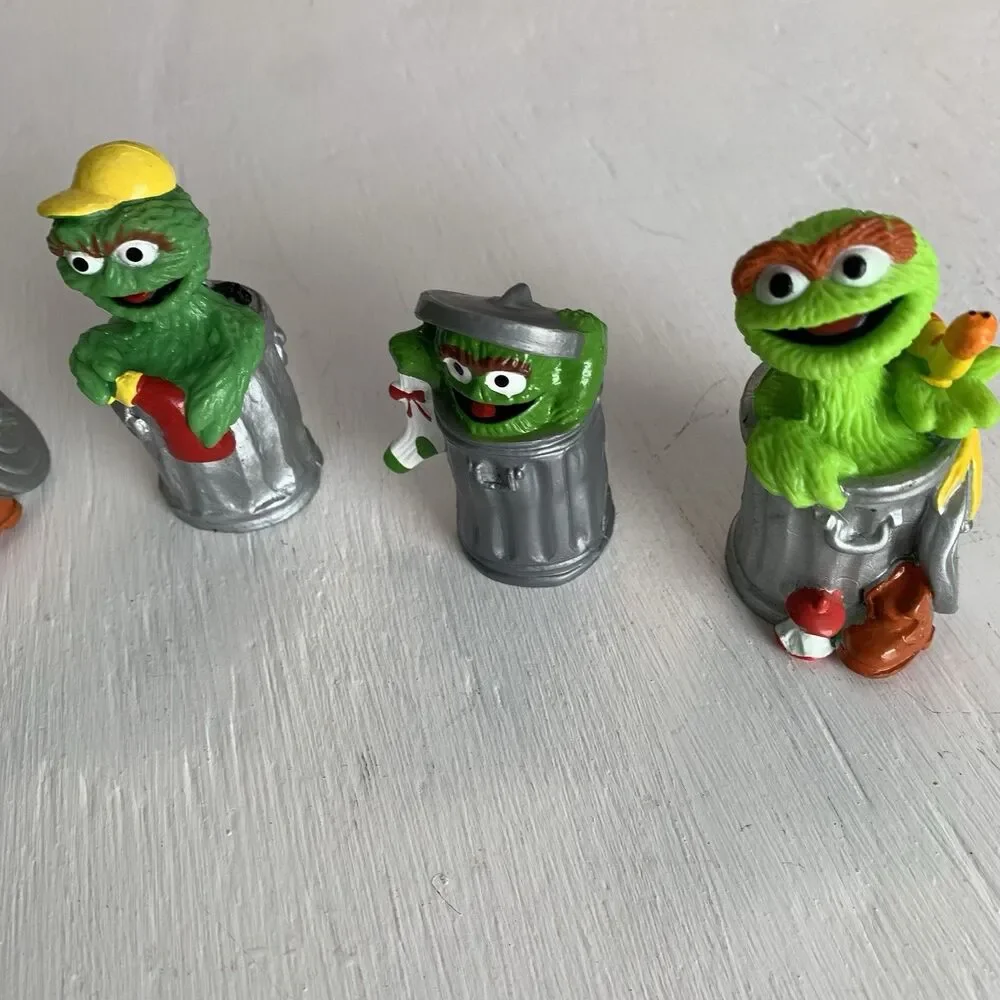 Lot Of Tyco Vintage Sesame Street Figures Oscar Christmas Stocking, Apppe Figure